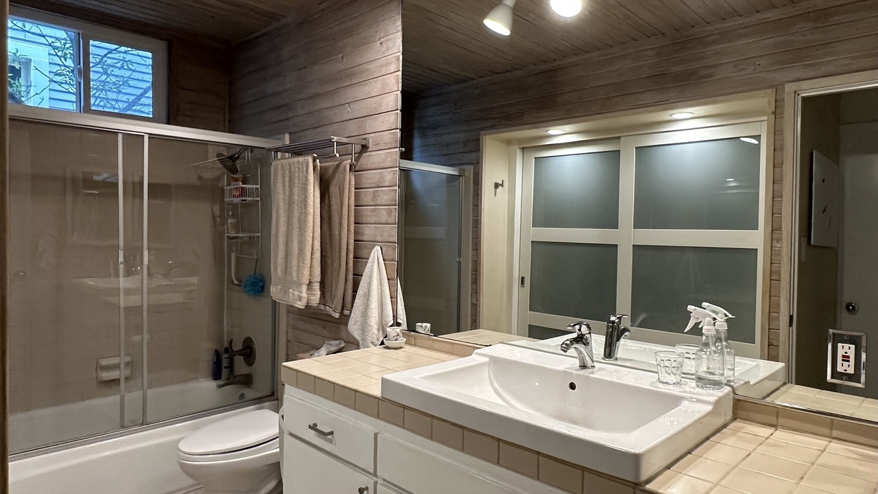 Photo of Bathroom in Marina Peninsula
