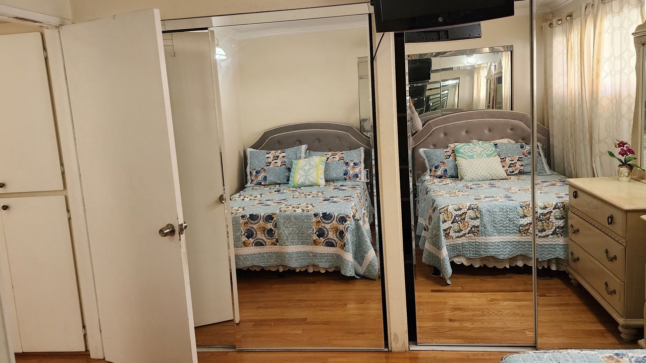 Photo of Bedroom in Belmont Shore