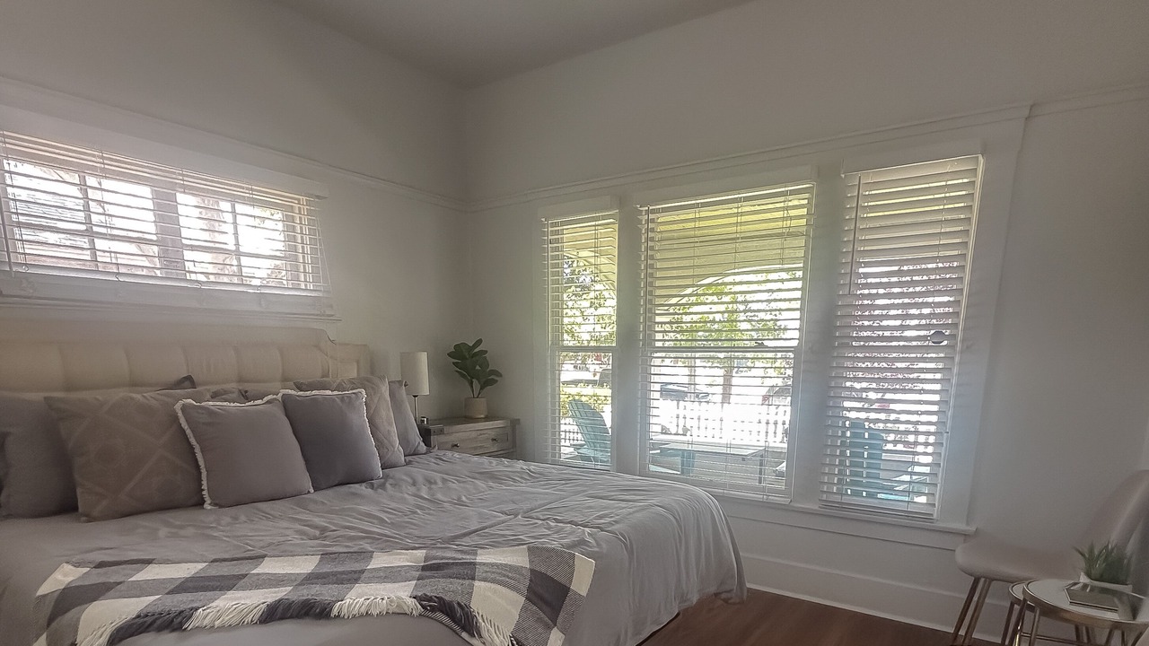 Photo of Bedroom in Oleander - Sunset