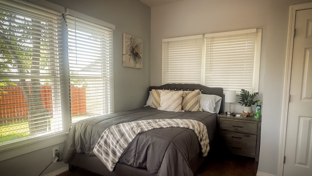 Photo of Bedroom in Oleander - Sunset