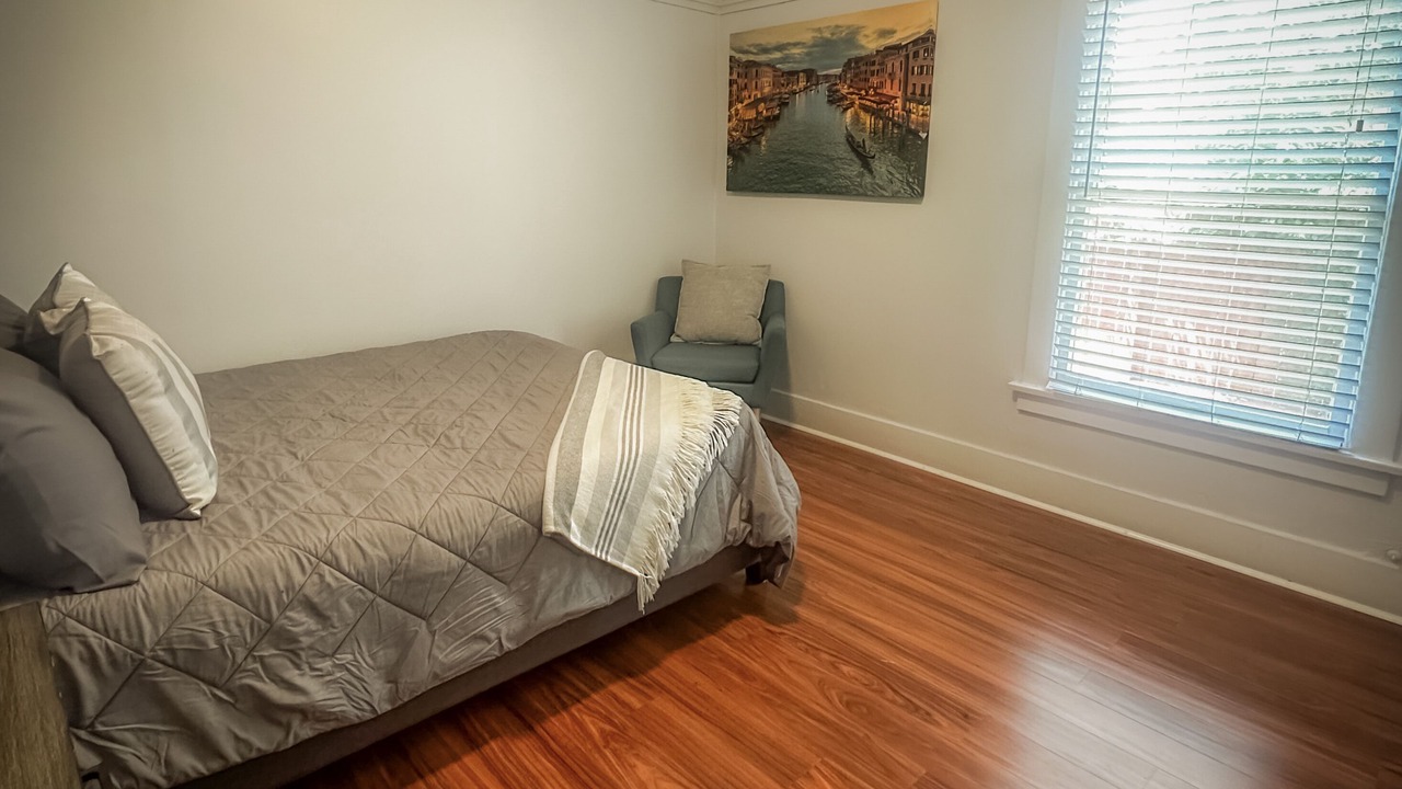 Photo of Bedroom in Oleander - Sunset