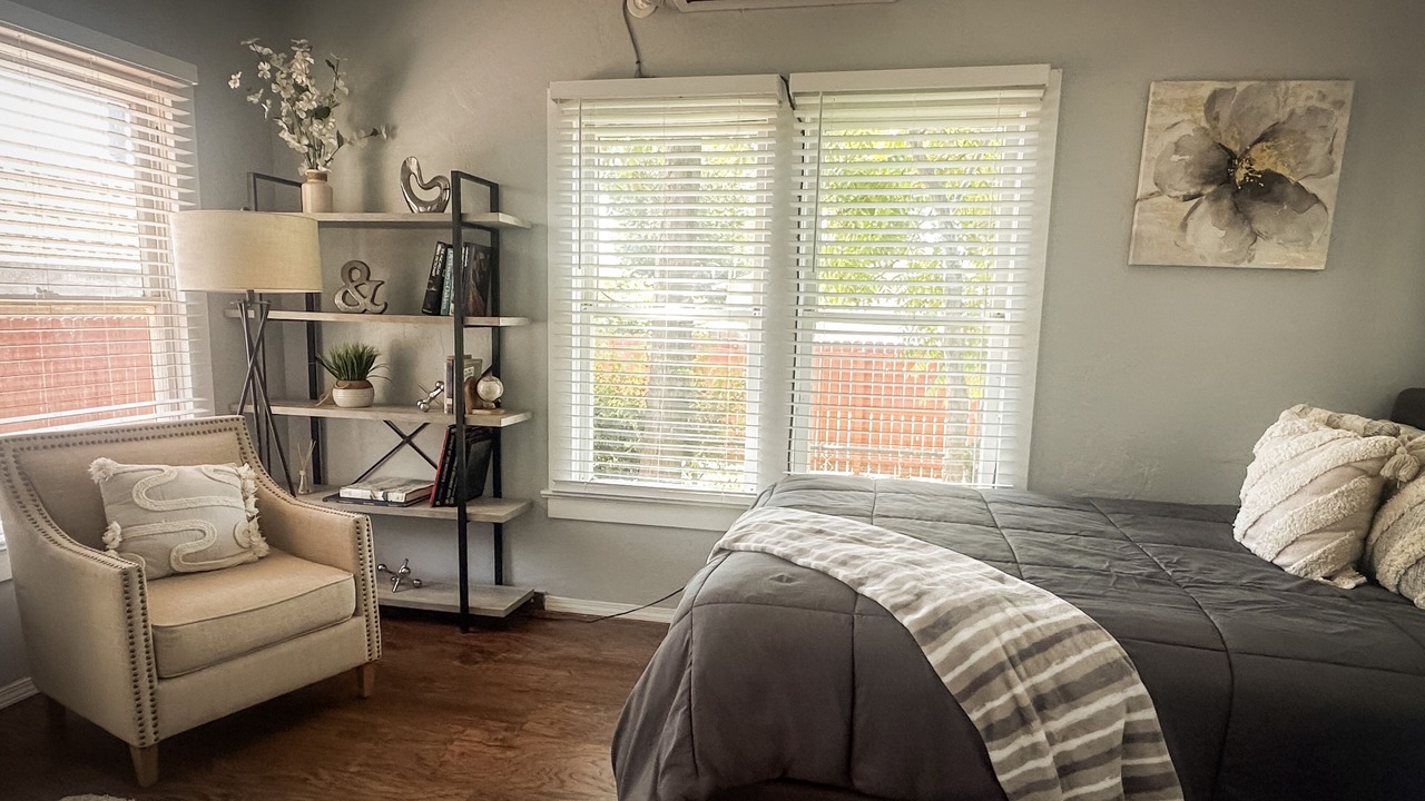 Photo of Bedroom in Oleander - Sunset
