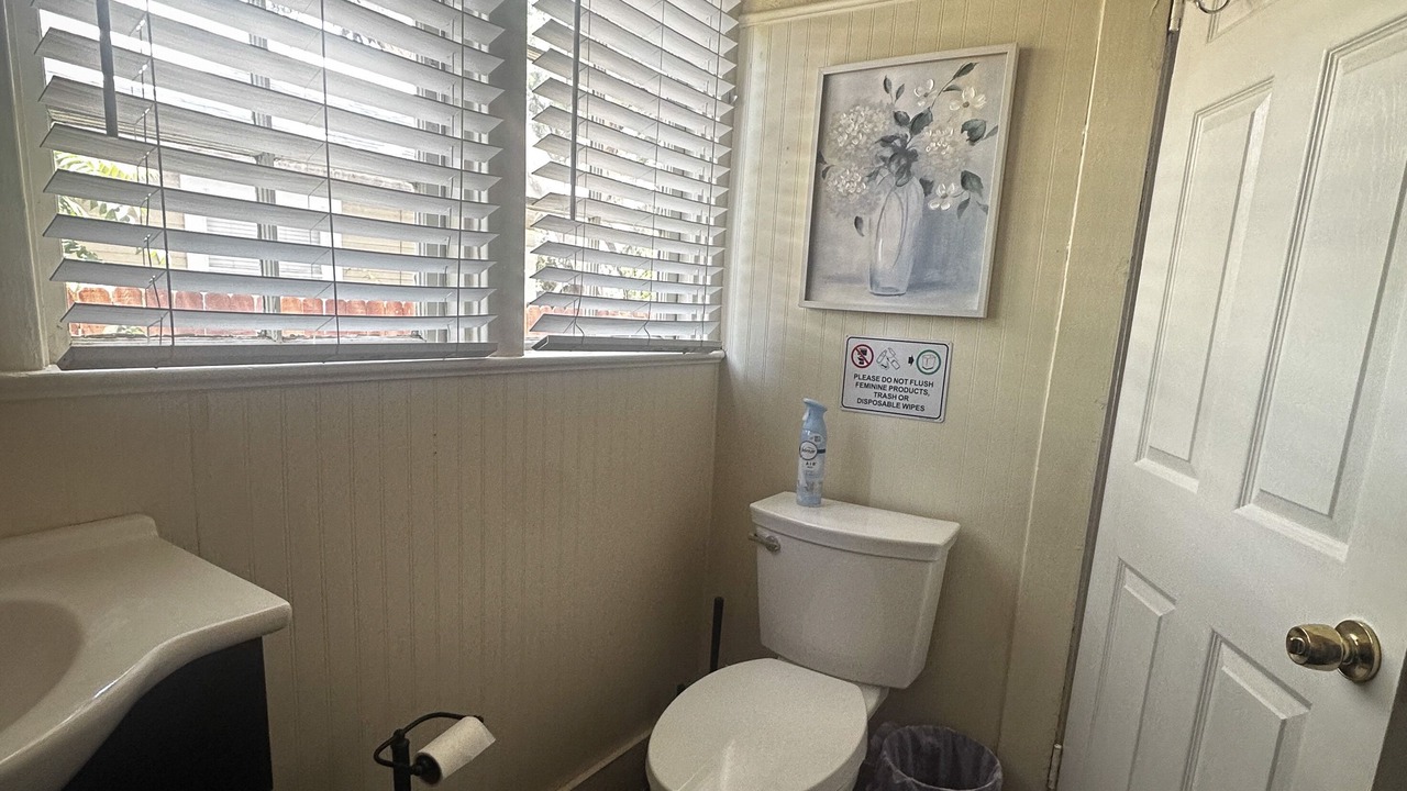 Photo of Bathroom in Oleander - Sunset