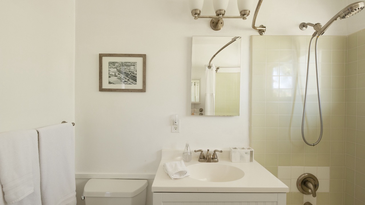 Photo of Bathroom in Eastern Malibu