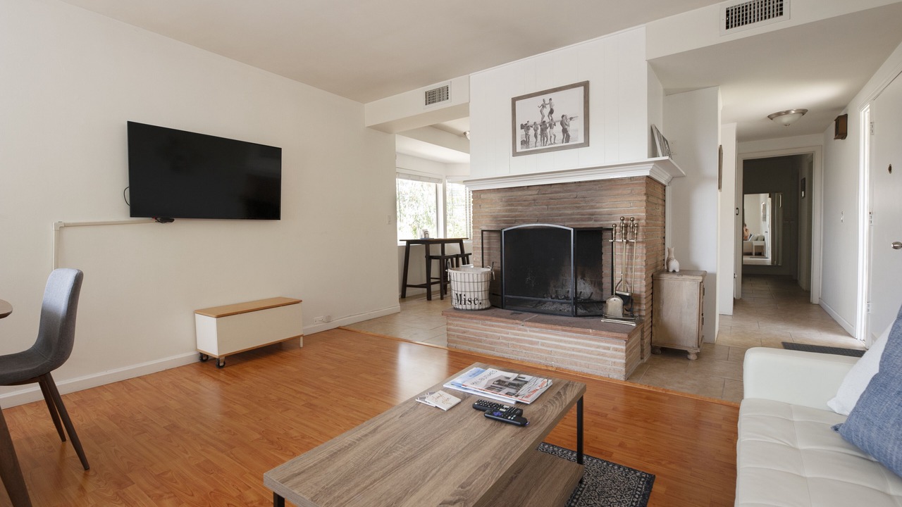 Photo of Livingroom in Eastern Malibu