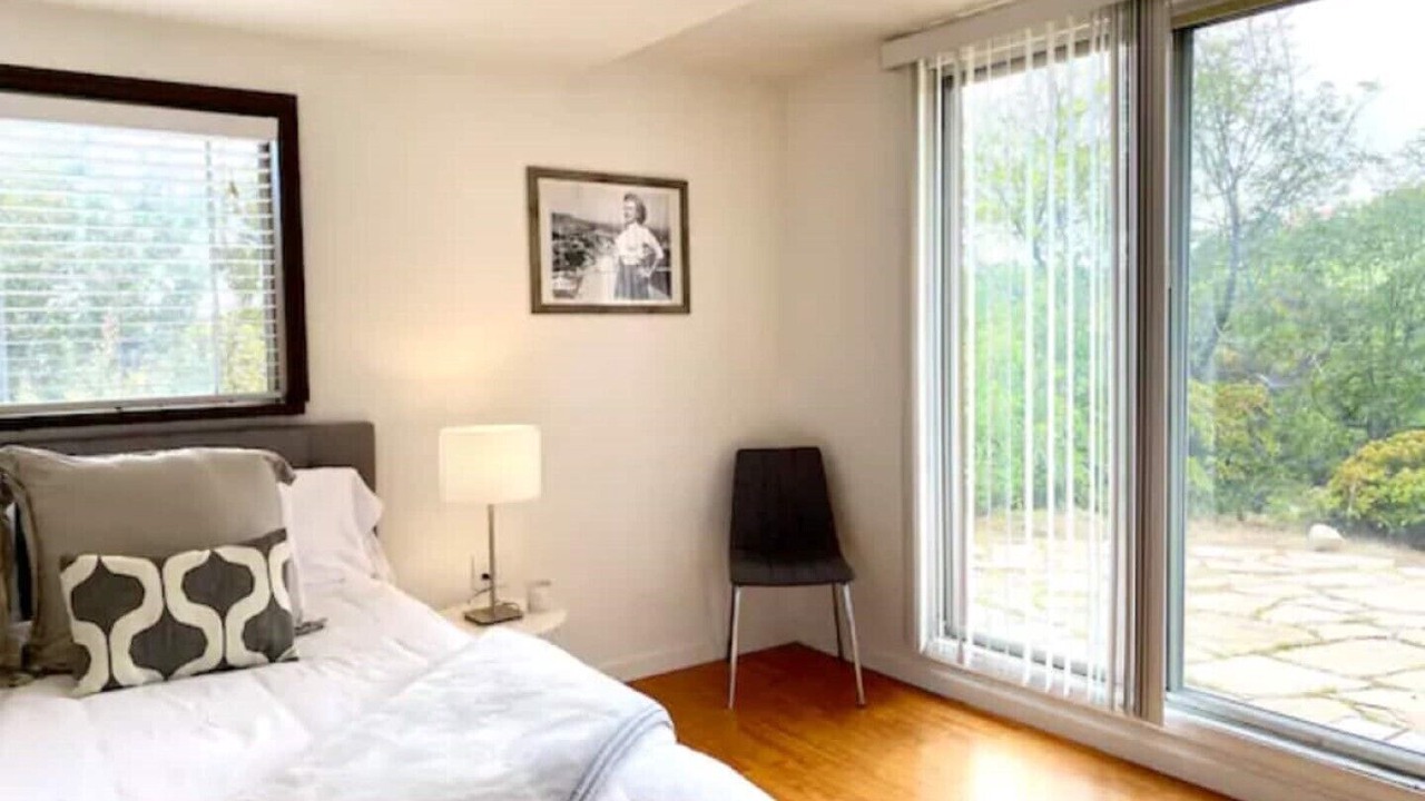 Photo of Bedroom in Eastern Malibu