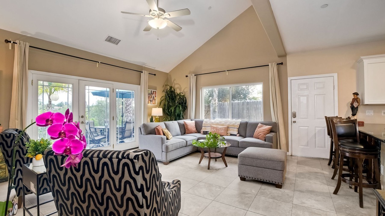 Photo of Livingroom in Vista