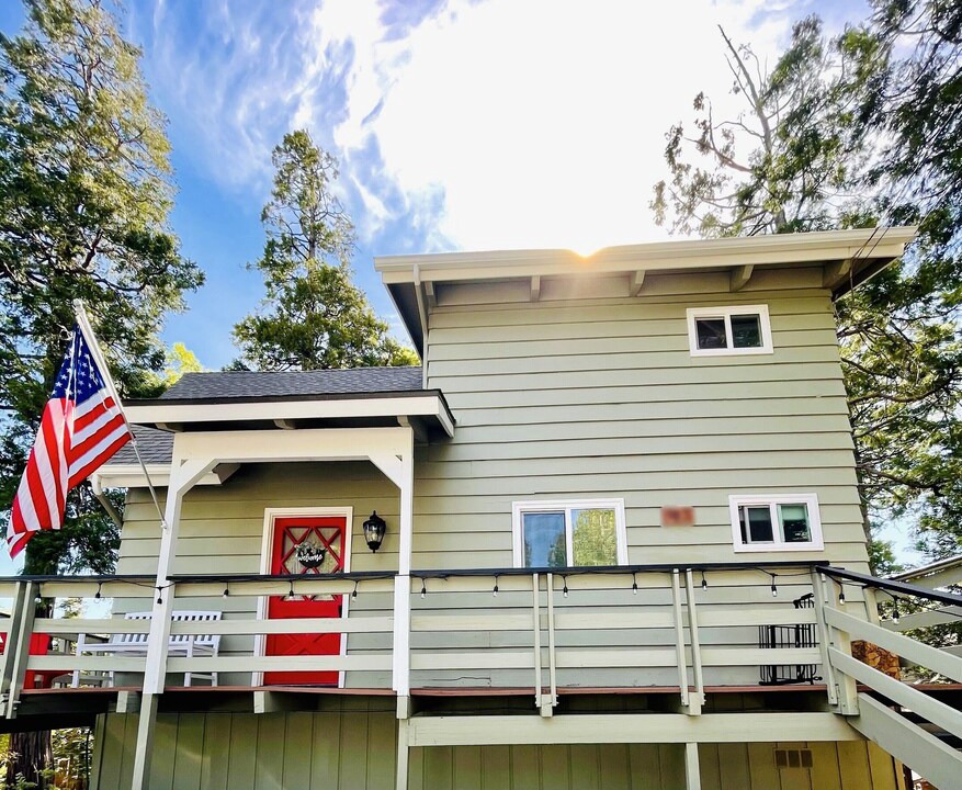 Photo of Buildings in Lake Arrowhead