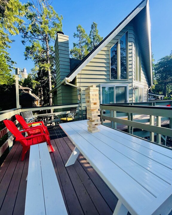 Photo of Buildings in Lake Arrowhead