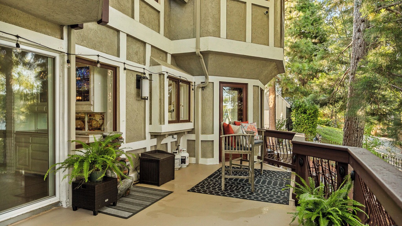 Photo of Patio Balcony in Lake Arrowhead