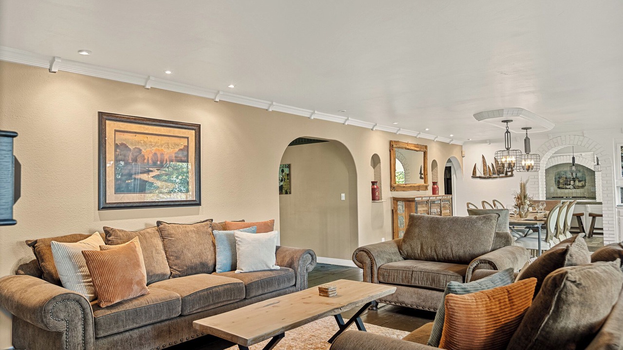 Photo of Livingroom in Lake Arrowhead