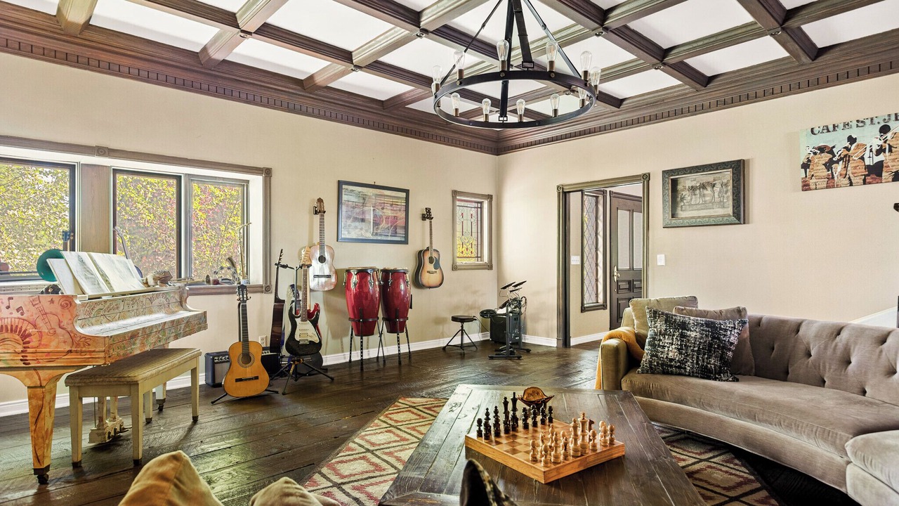 Photo of Livingroom in Lake Arrowhead