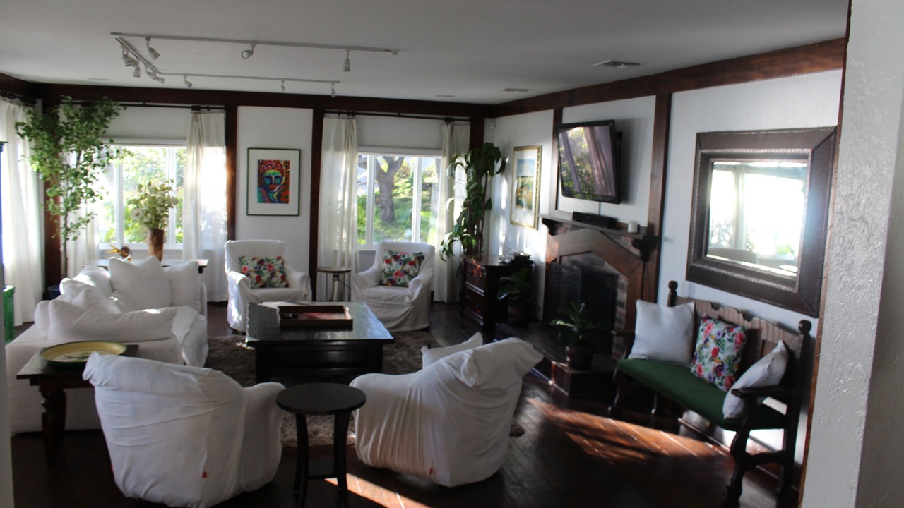Photo of Livingroom in Western Malibu