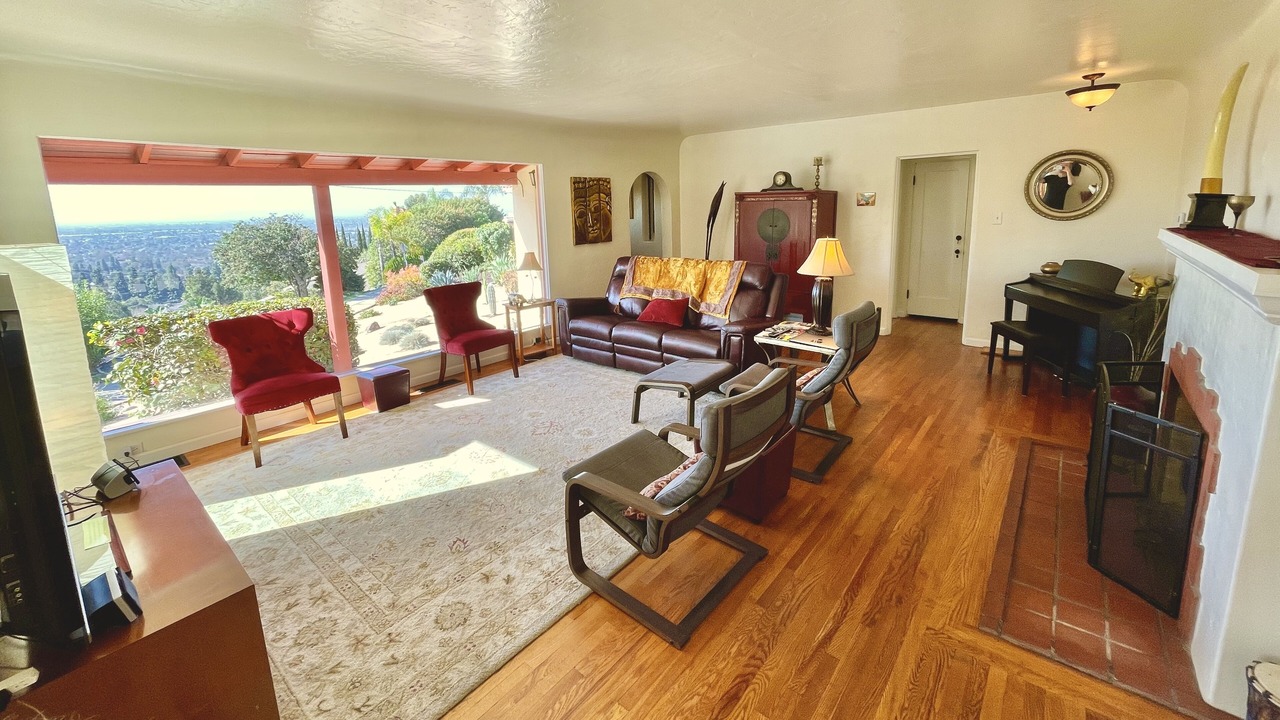 Photo of Livingroom in Whittier
