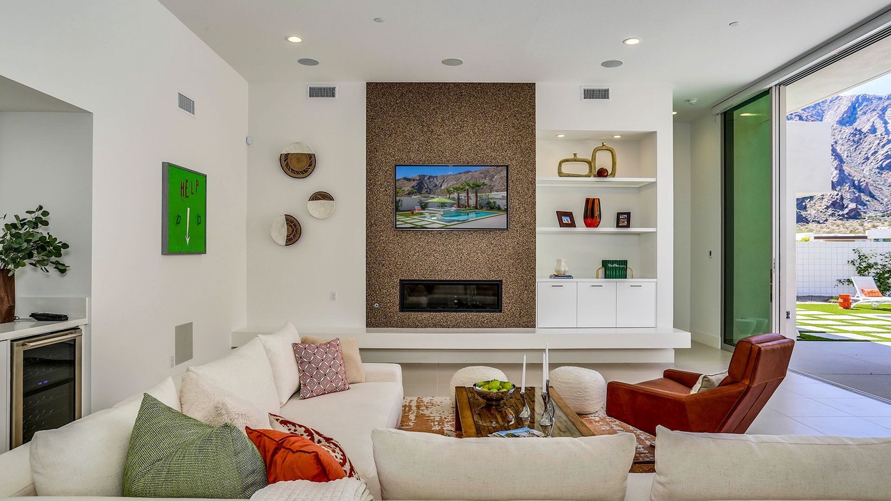 Photo of Livingroom in Historic Tennis Club