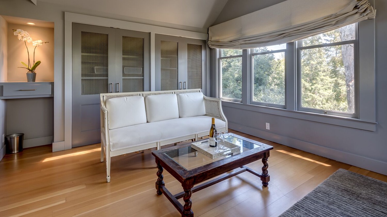 Photo of Livingroom in Graton