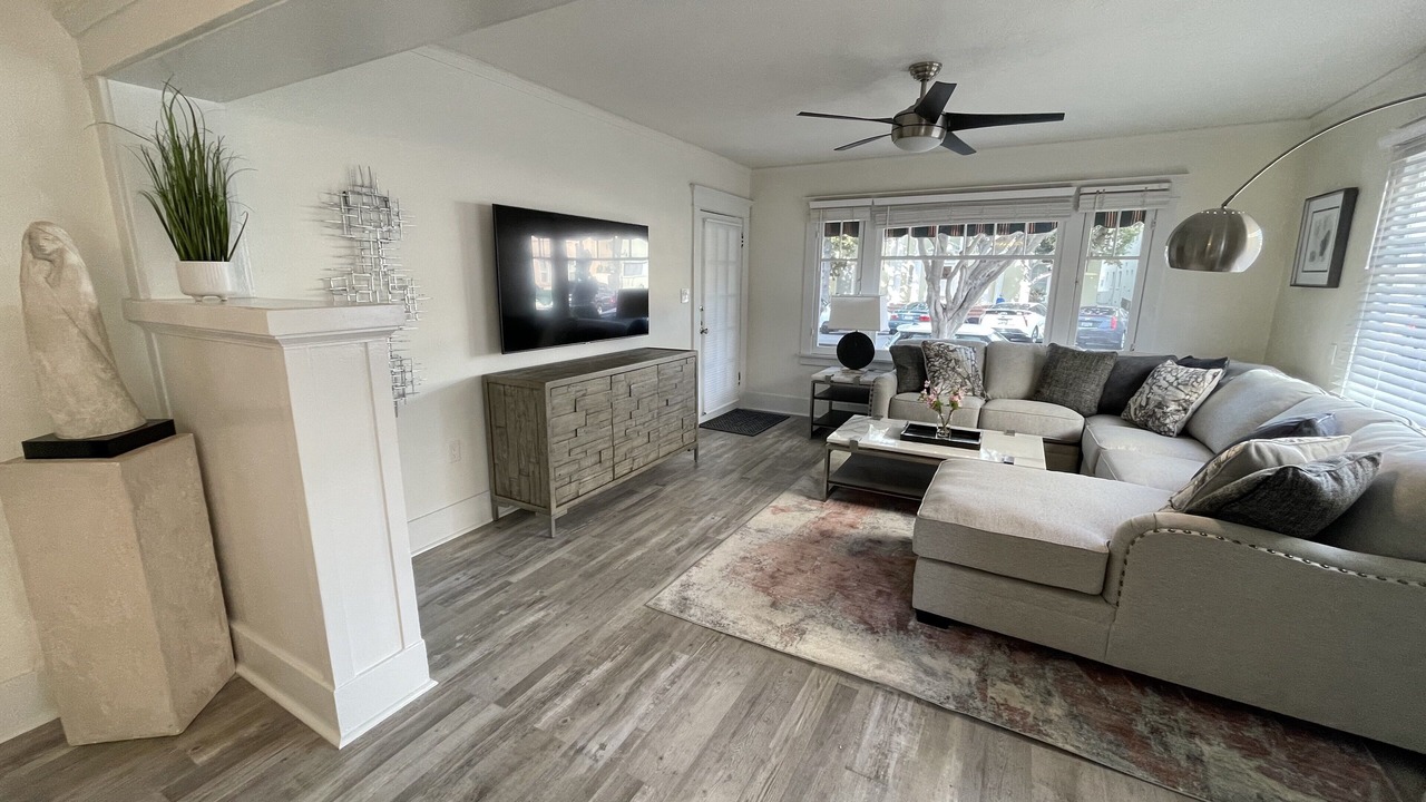 Photo of Livingroom in Alamitos Beach