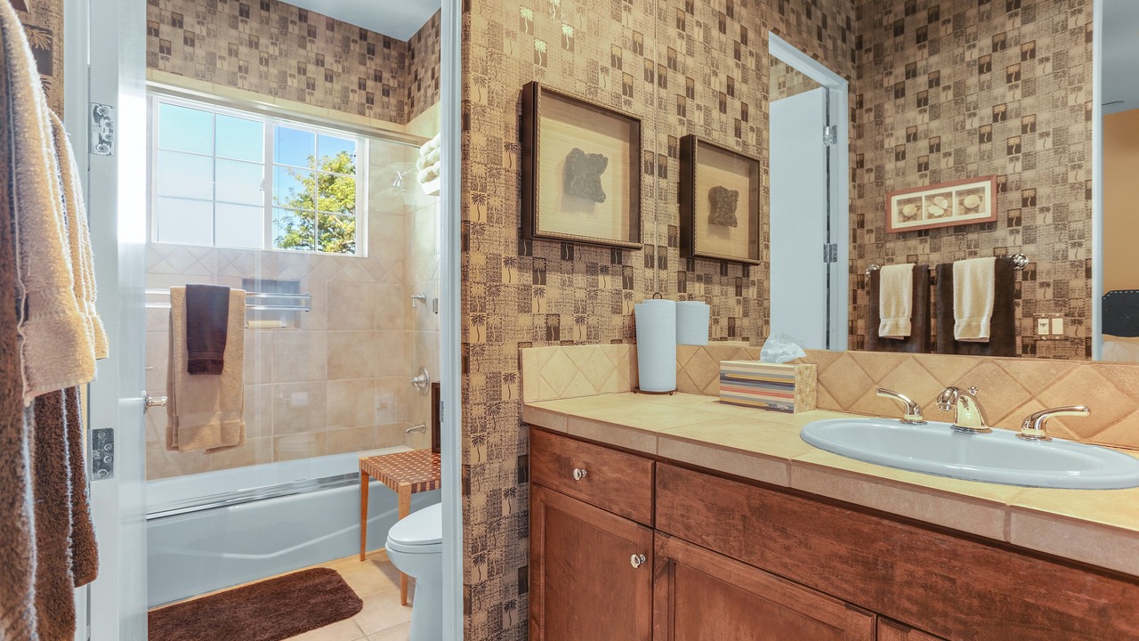 Photo of Bathroom in Araby Commons