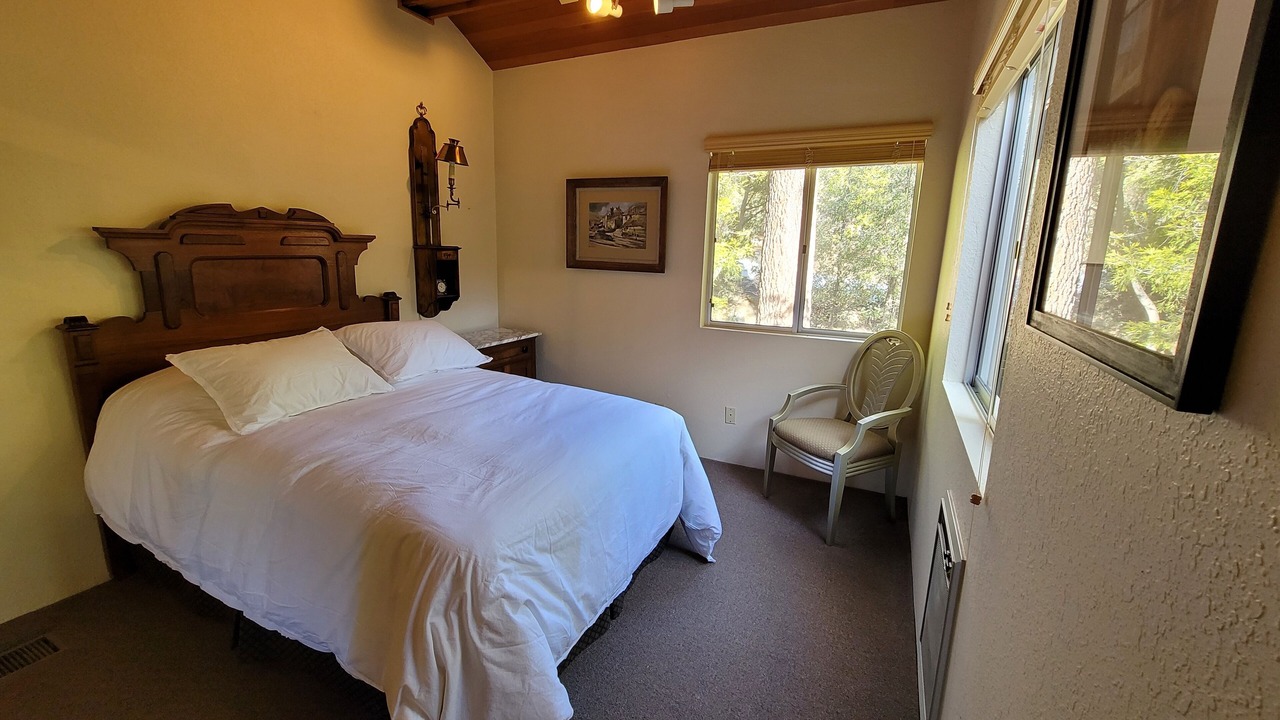 Photo of Bedroom in Pine Cove