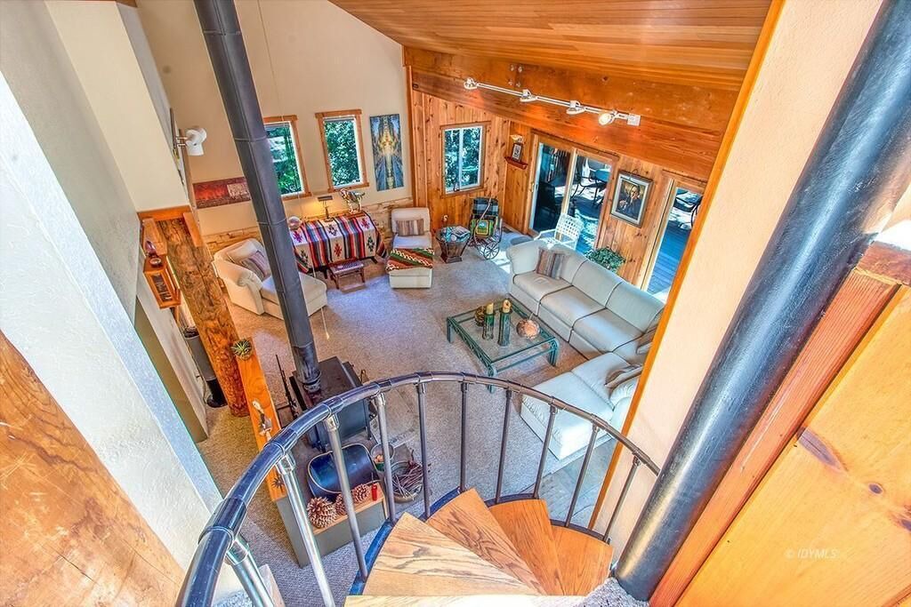 Photo of Livingroom in Pine Cove