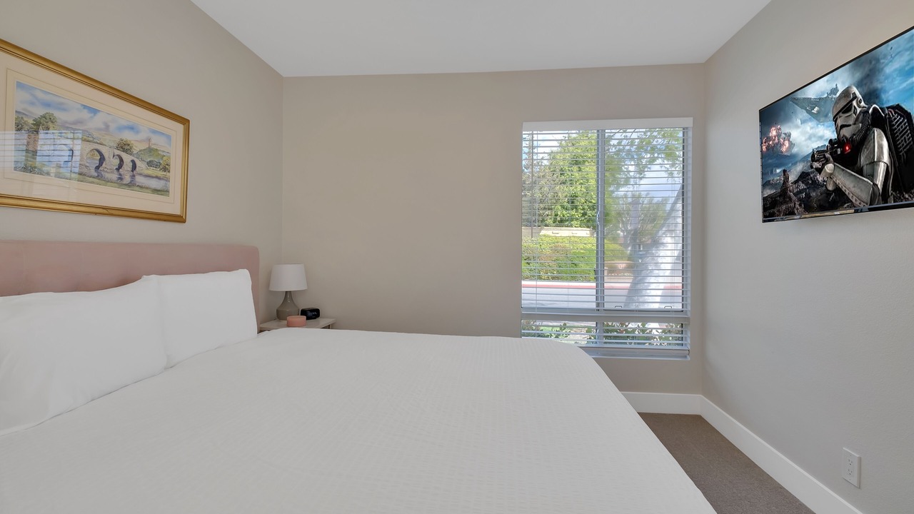 Photo of Bedroom in Lake Forest