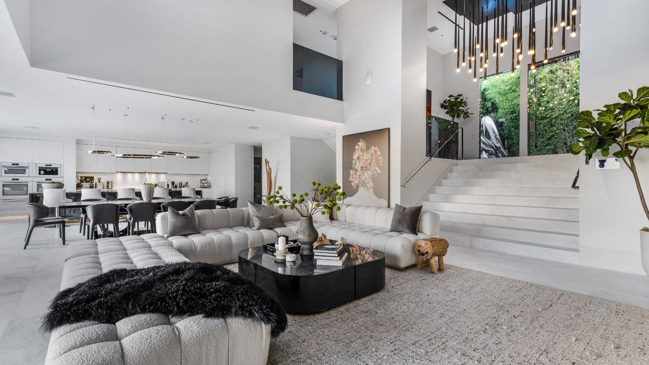 Photo of Livingroom in Hollywood Hills West