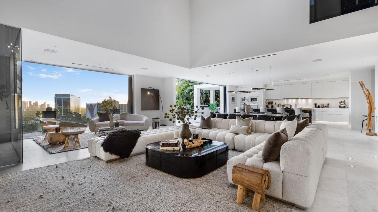 Photo of Others in Hollywood Hills West