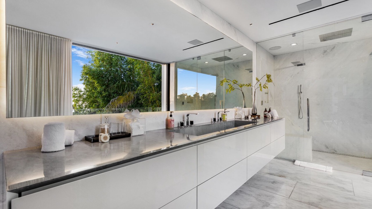 Photo of Bathroom in Hollywood Hills West