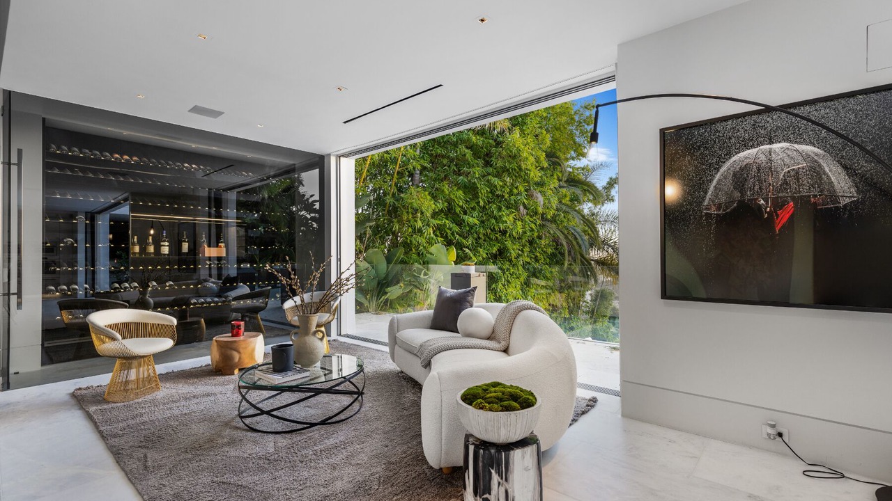 Photo of Others in Hollywood Hills West