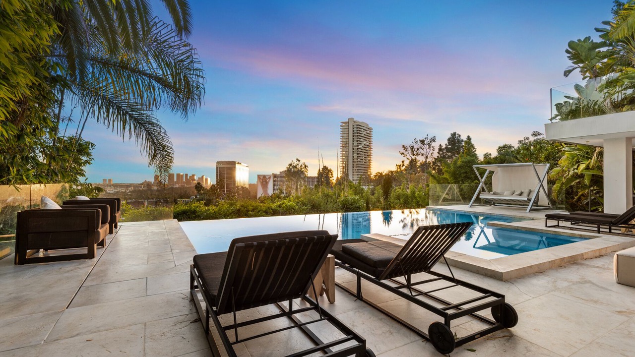 Photo of Outdoor in Hollywood Hills West