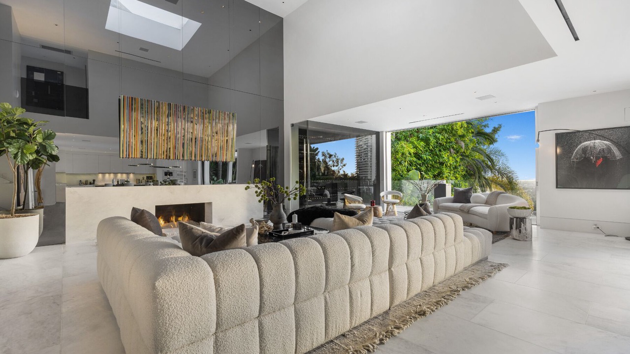 Photo of Others in Hollywood Hills West