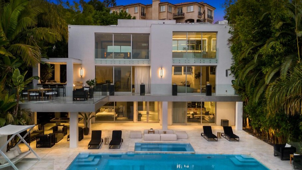 Photo of Outdoor in Hollywood Hills West