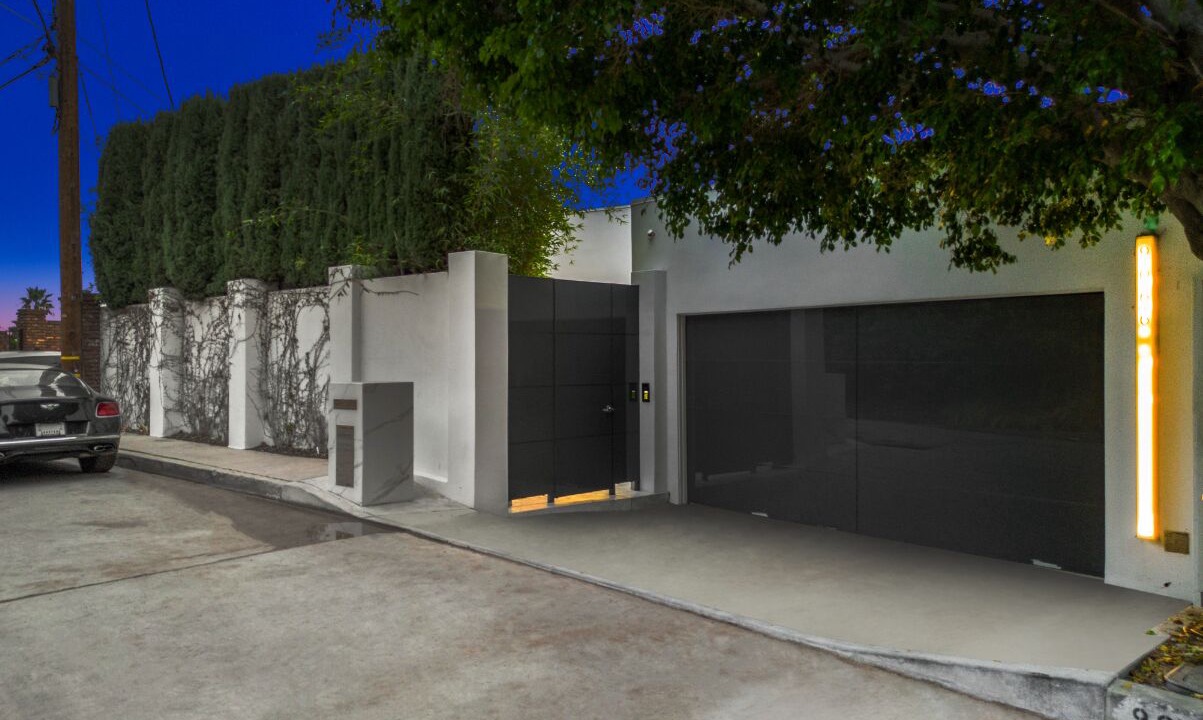 Photo of Outdoor in Hollywood Hills West