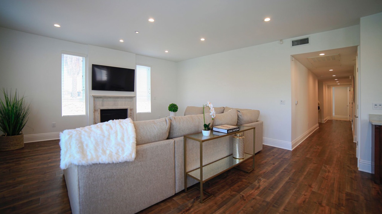 Photo of Livingroom in Pico - Robertson