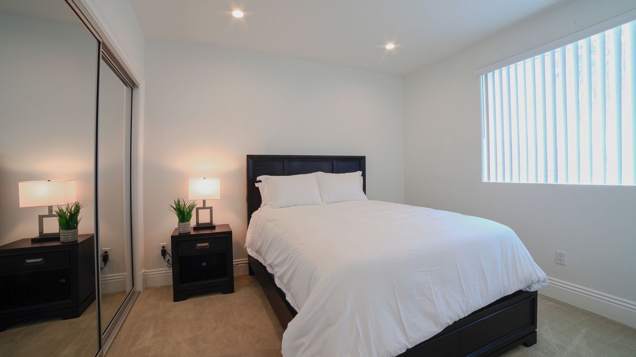 Photo of Bedroom in Pico - Robertson