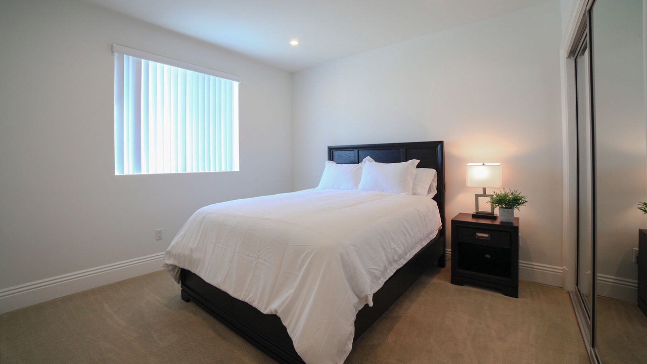 Photo of Bedroom in Pico - Robertson