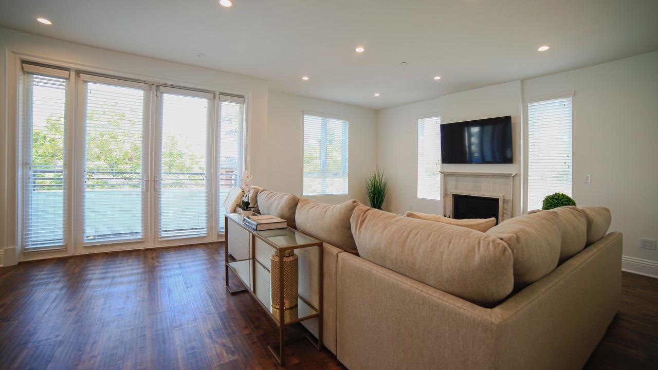 Photo of Livingroom in Pico - Robertson