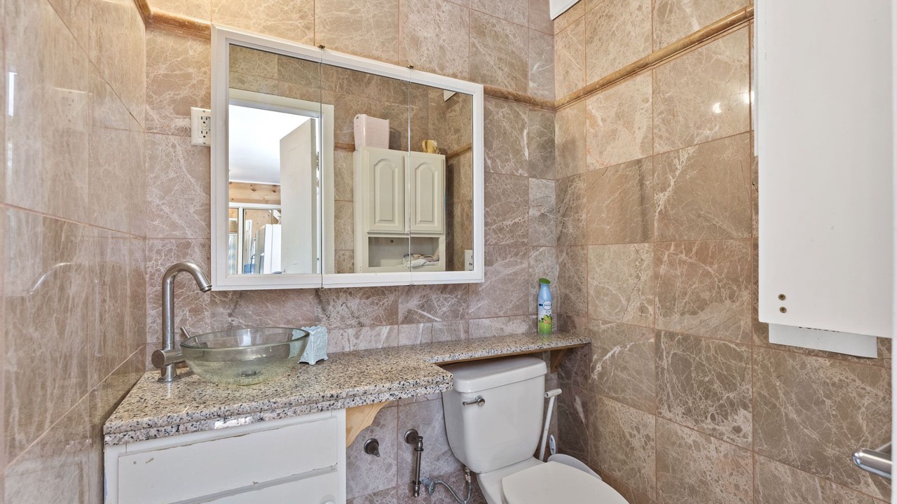 Photo of Bathroom in Mount Davidson Manor
