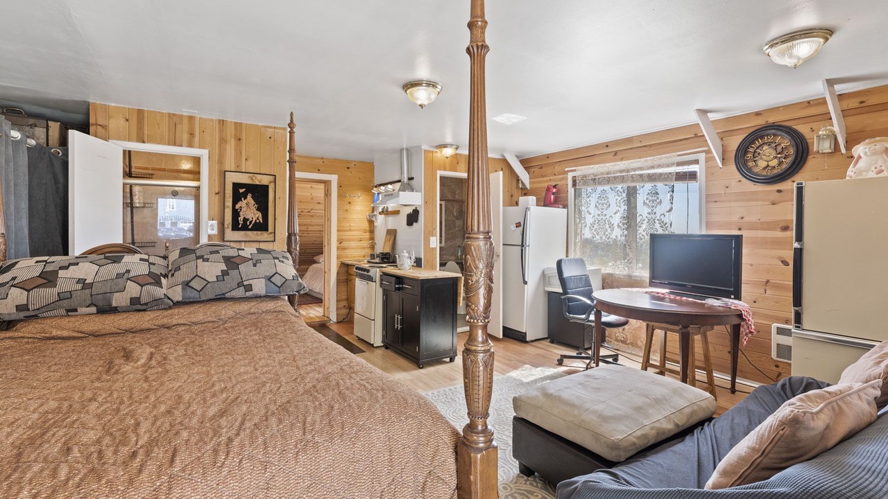 Photo of Bedroom in Mount Davidson Manor