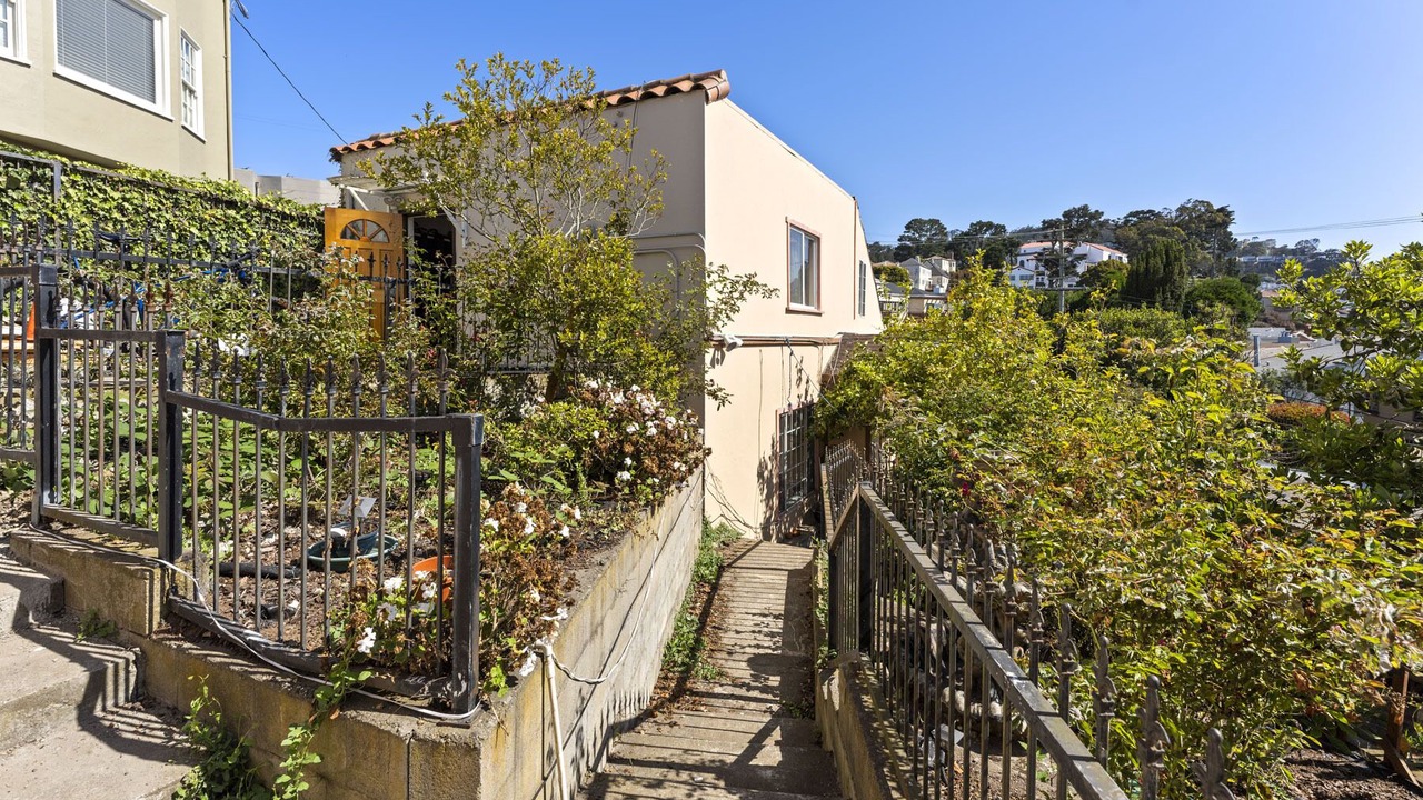 Photo of Outdoor in Mount Davidson Manor