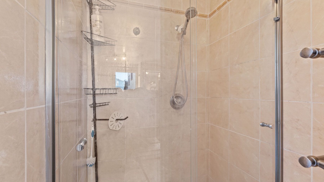 Photo of Bathroom in Mount Davidson Manor