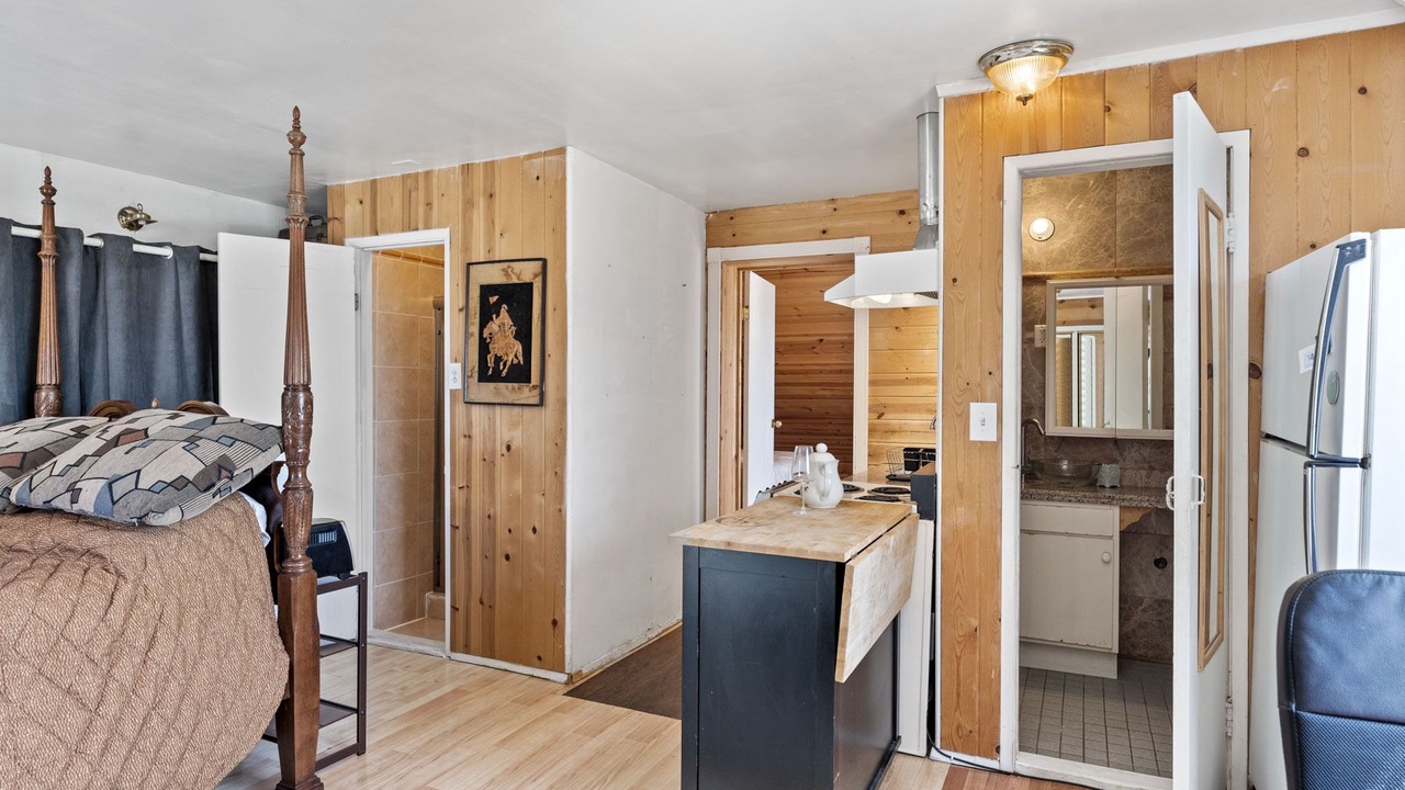 Photo of Bedroom in Mount Davidson Manor