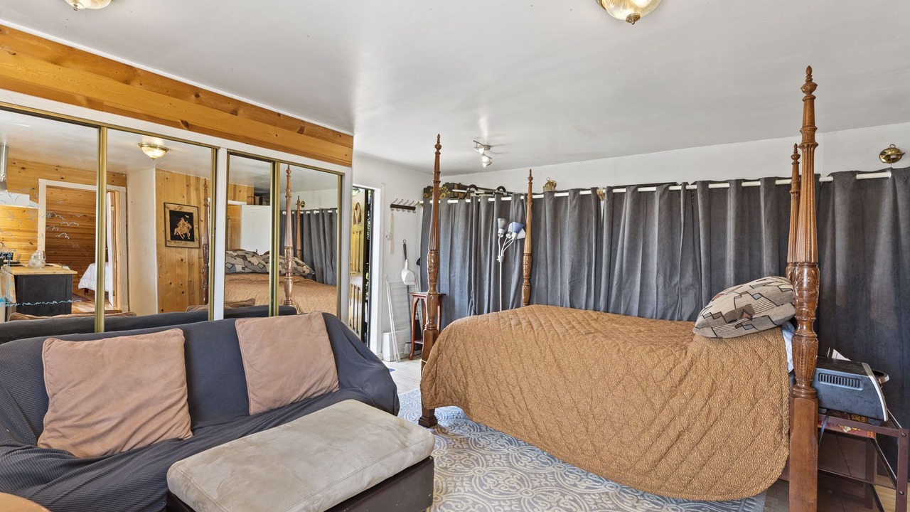 Photo of Bedroom in Mount Davidson Manor