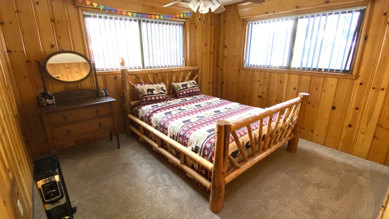 Photo of Bedroom in Wrightwood