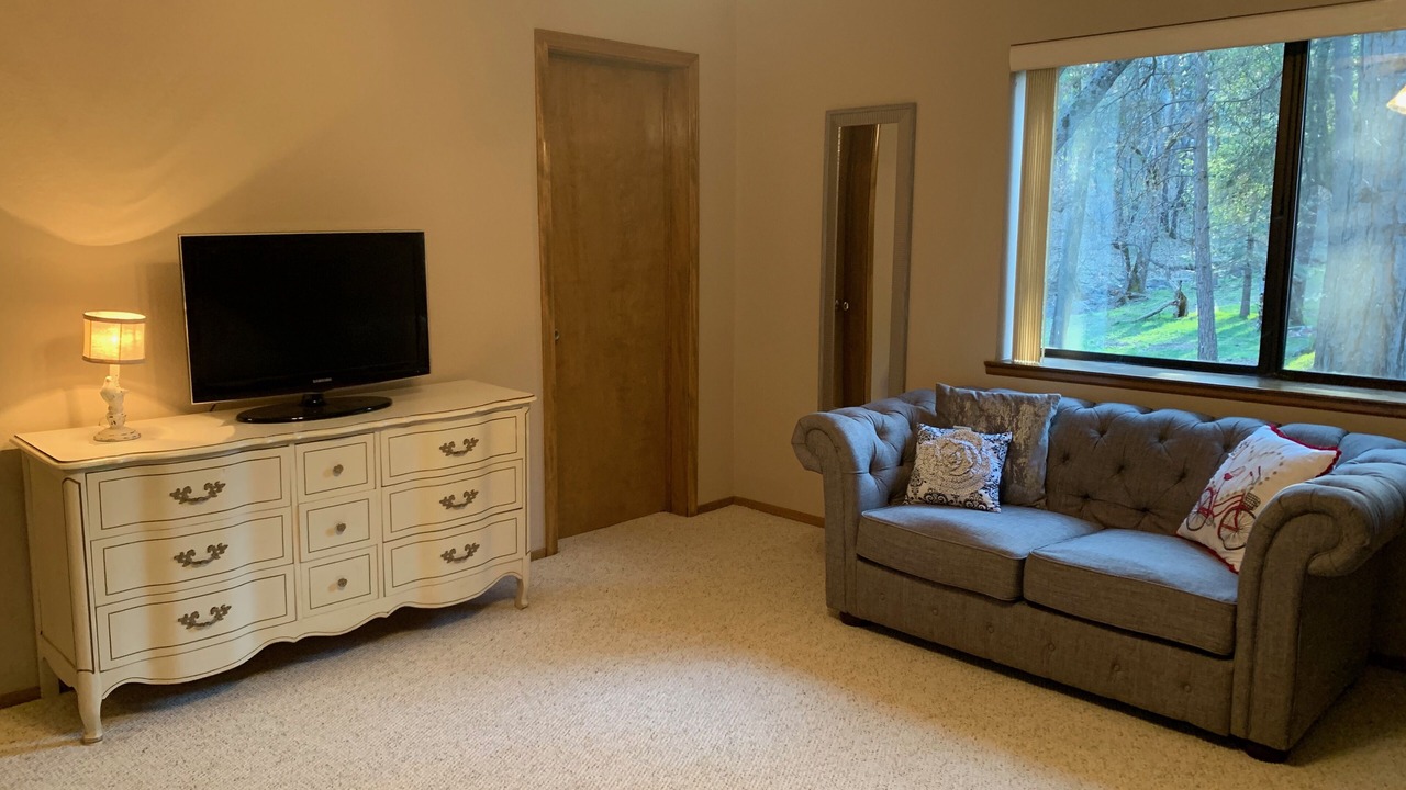 Photo of Bedroom in Groveland