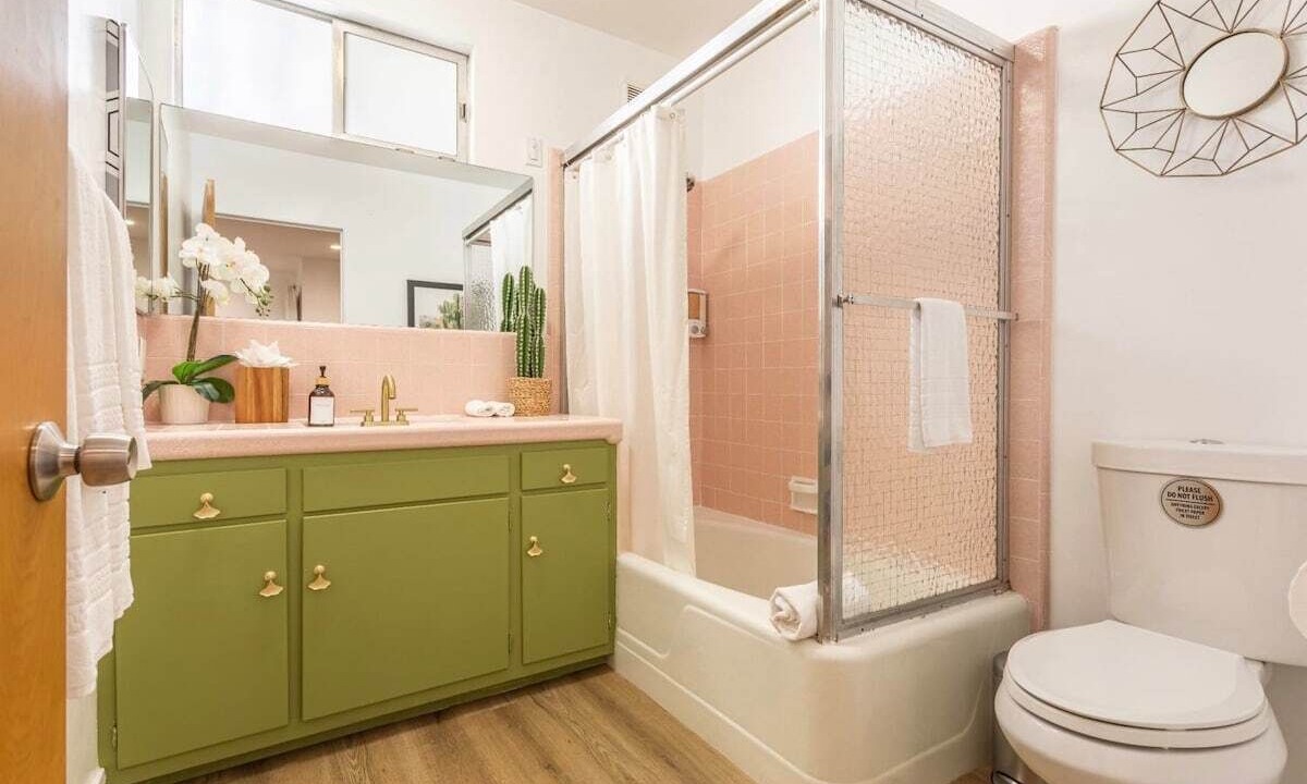 Photo of Bathroom in Ladera Heights