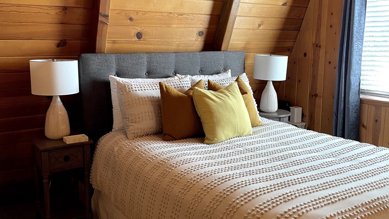Photo of Bedroom in Arrowbear Lake