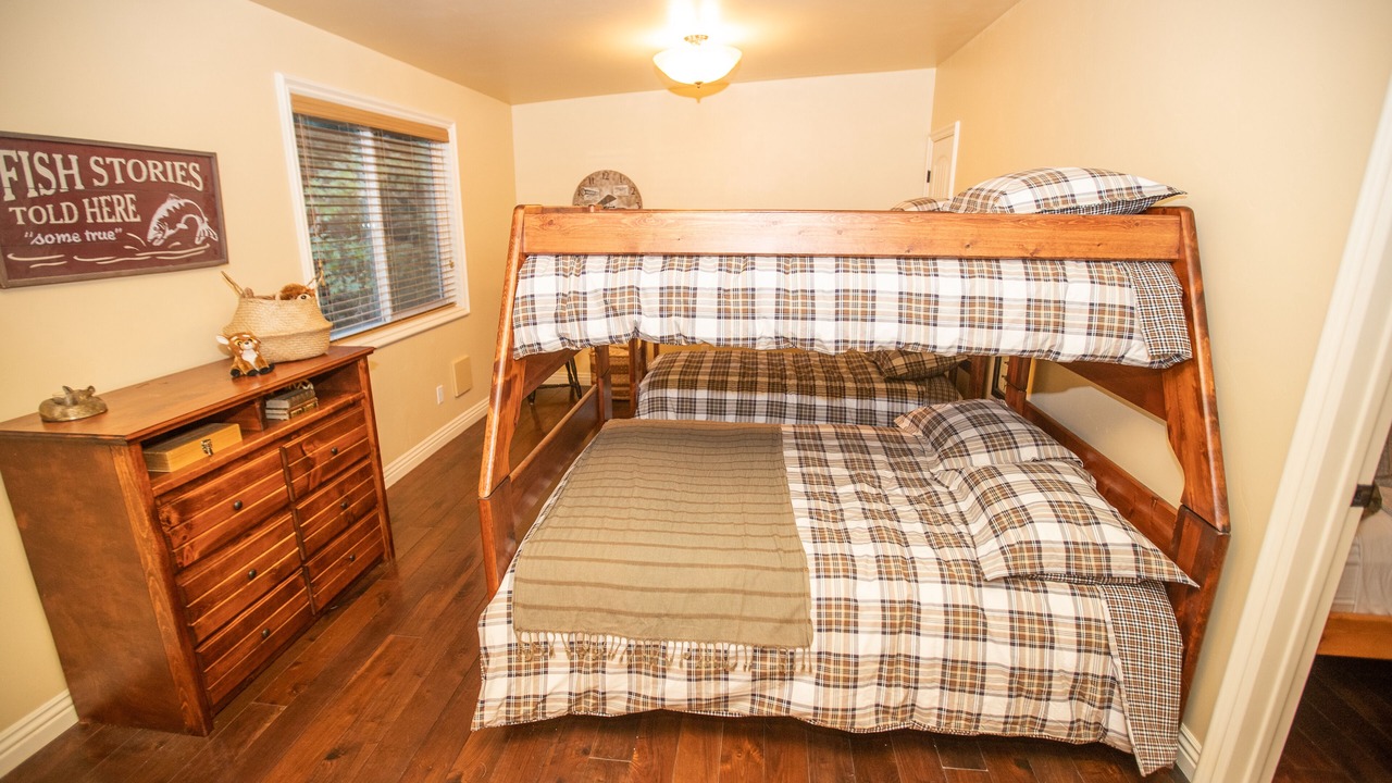 Photo of Bedroom in Crestline