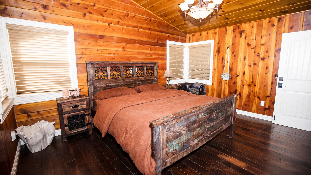Photo of Bedroom in Crestline