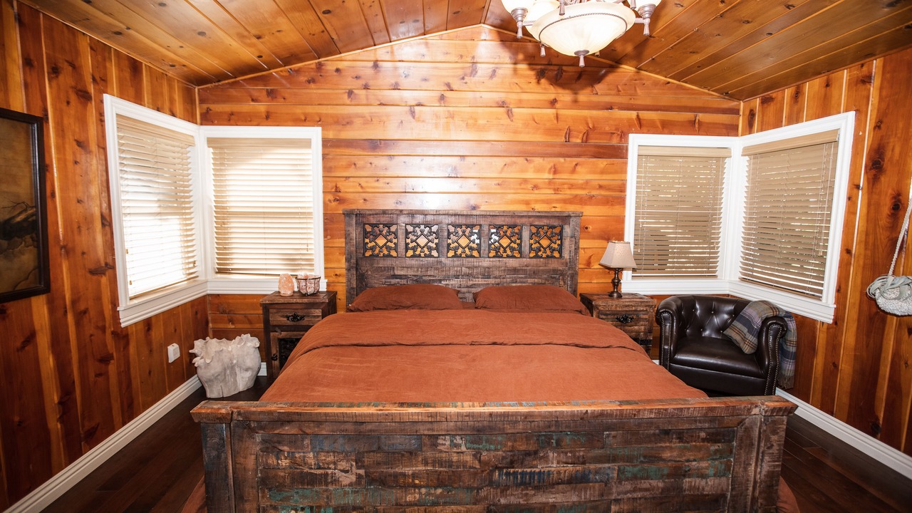 Photo of Bedroom in Crestline